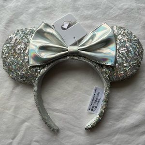 NWT Disney Minnie Mouse Sequined Ear Magic Mirror Metallic
